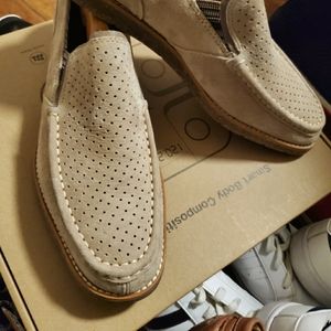Hush puppies tan loafers